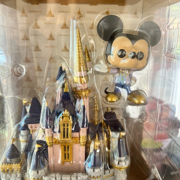 Funko Pop Town: Walt Disney World 50th - Cinderella Castle And Mickey Mouse #26 - Picture 2 of 6